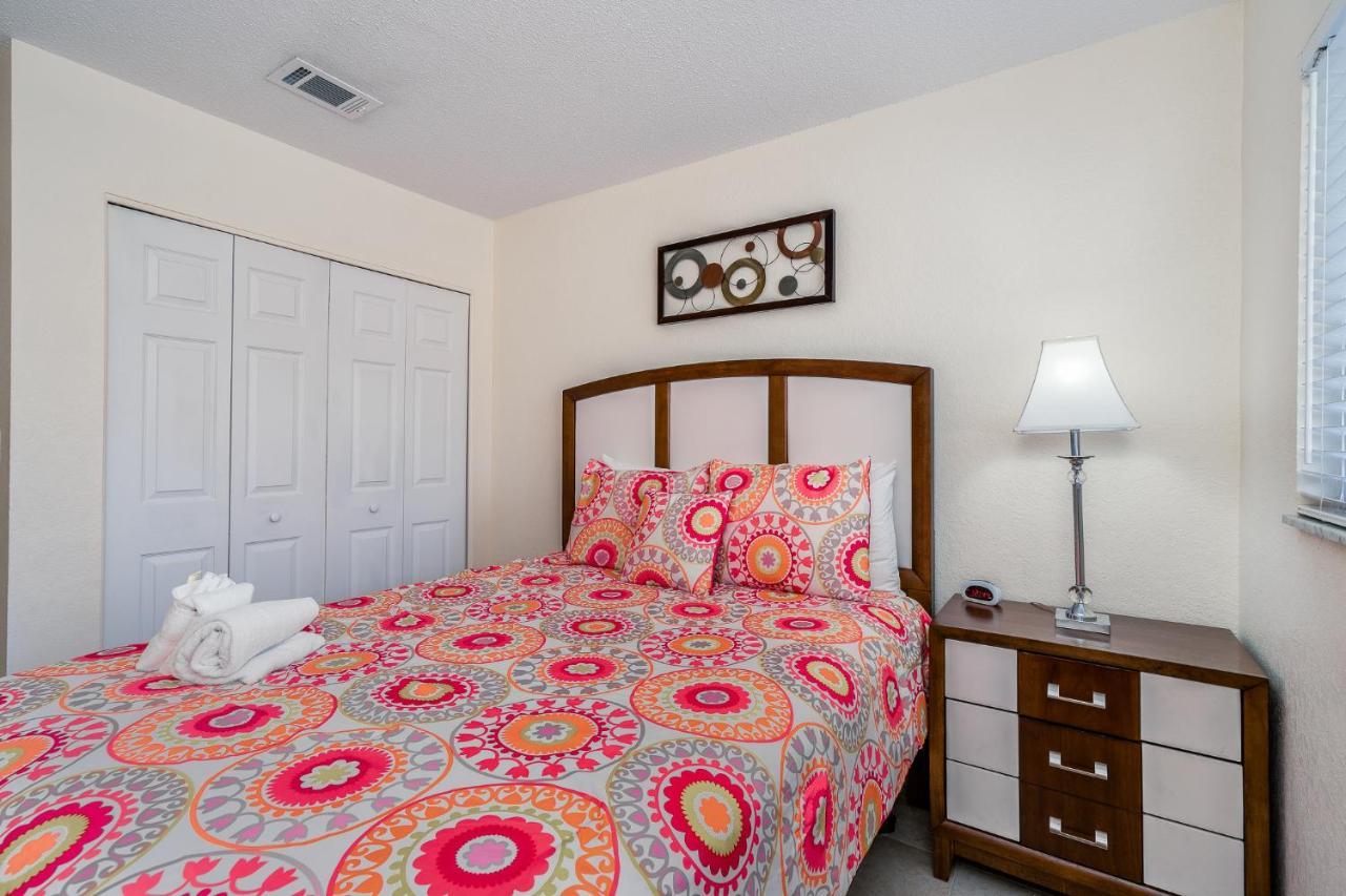 Parkside 15, 2 Bedrooms, Walk To Beach, Pool Access, Sleeps 6 St. Pete Beach