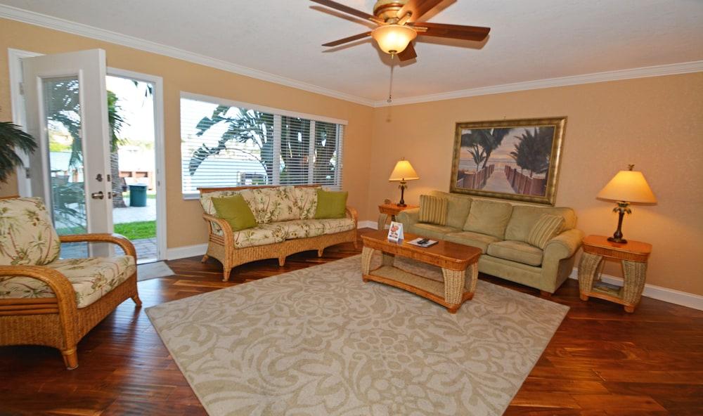 Westwinds Waterfront Aparthotel St. Pete Beach