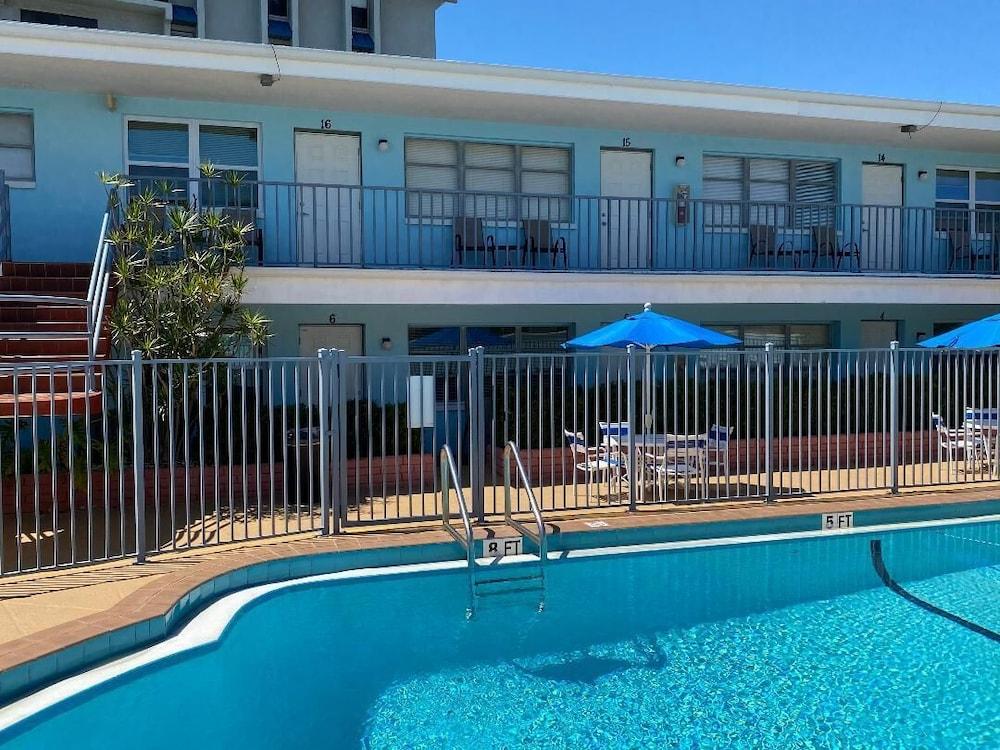Beachside Motel