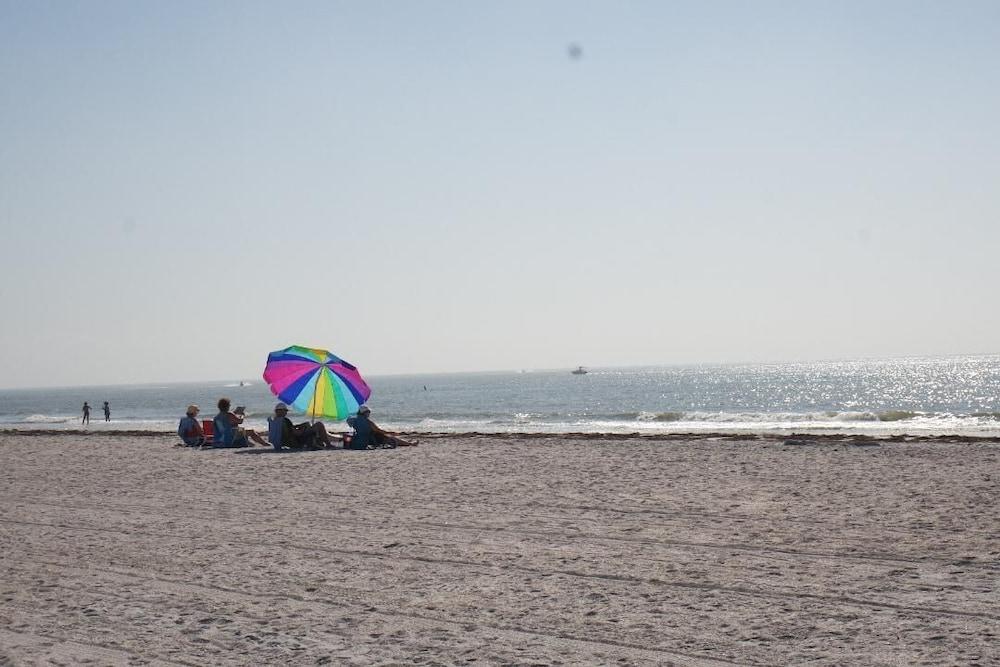 Beachside 2*