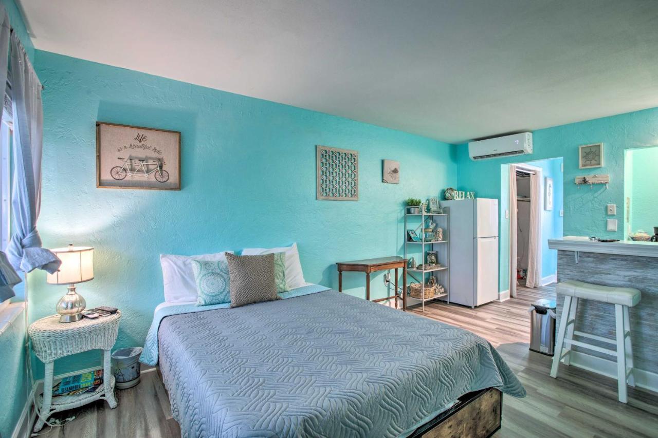 Tropical Pass-a-grille Gem With Direct Access! Apartment