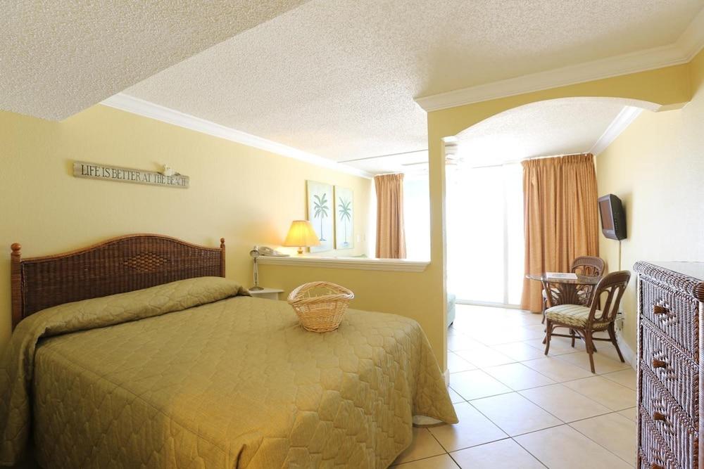 Barefoot Club 3* St. Pete Beach