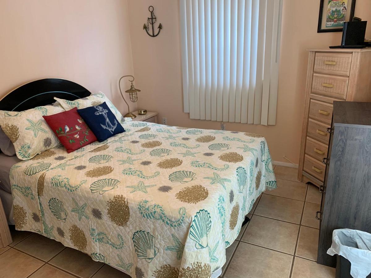 Apartment Michaels -beachside St. Pete Beach