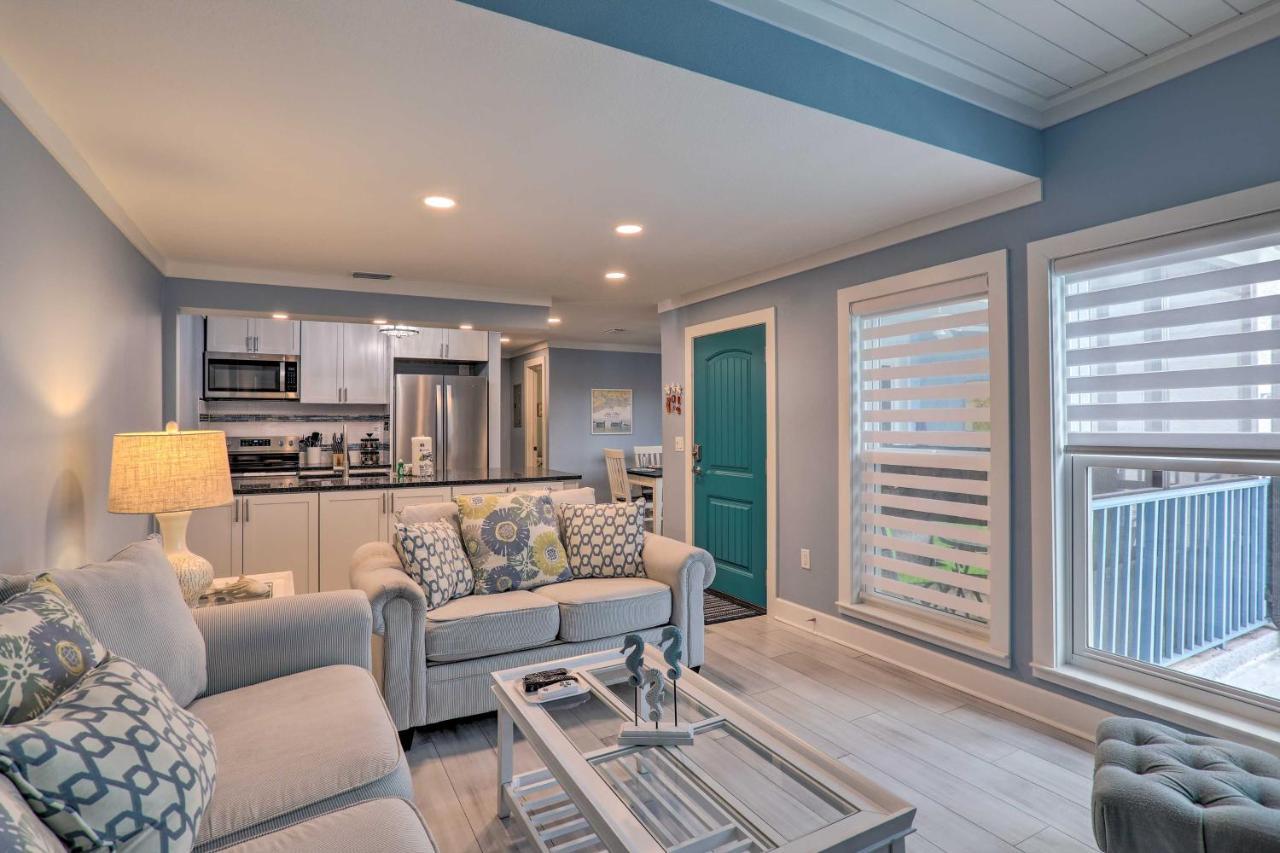 Poolside Madeira Abode With Balcony! * St. Pete Beach