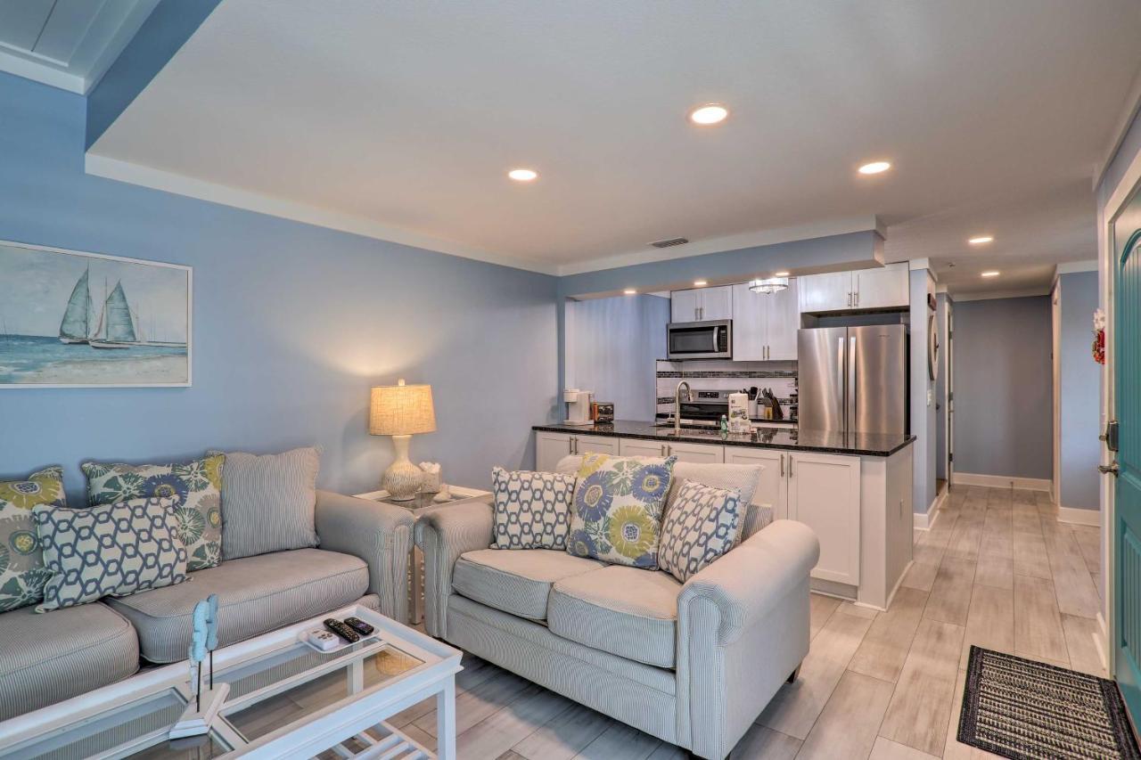 Poolside Madeira Abode With Balcony! * St. Pete Beach