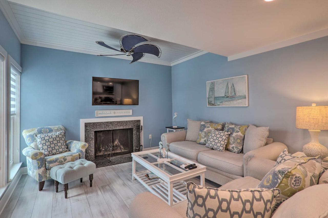 Poolside Madeira Abode With Balcony! * St. Pete Beach