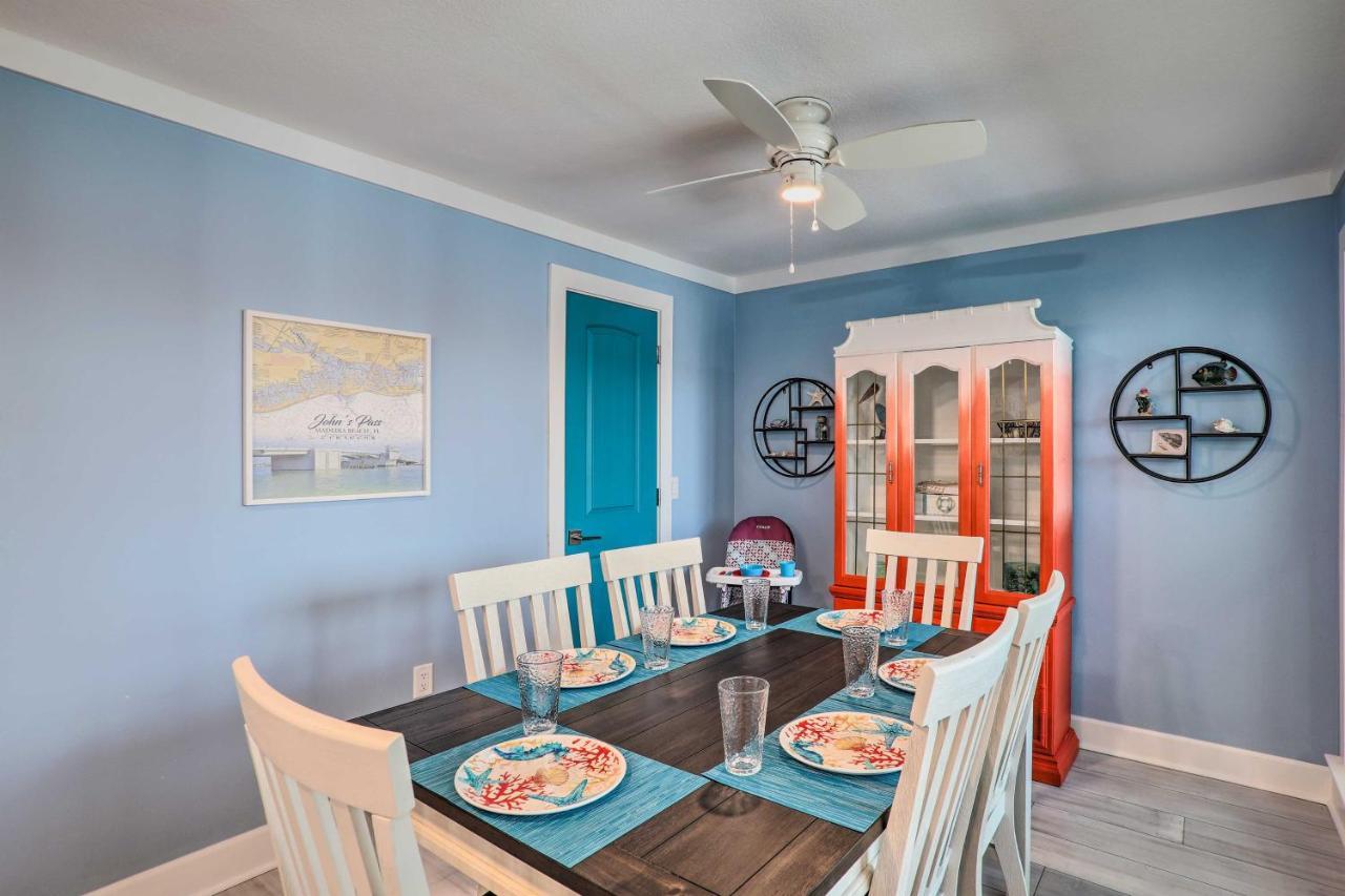 Poolside Madeira Abode With Balcony! * St. Pete Beach