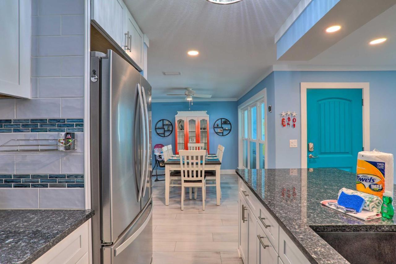 Holiday home Poolside Madeira Abode With Balcony! St. Pete Beach