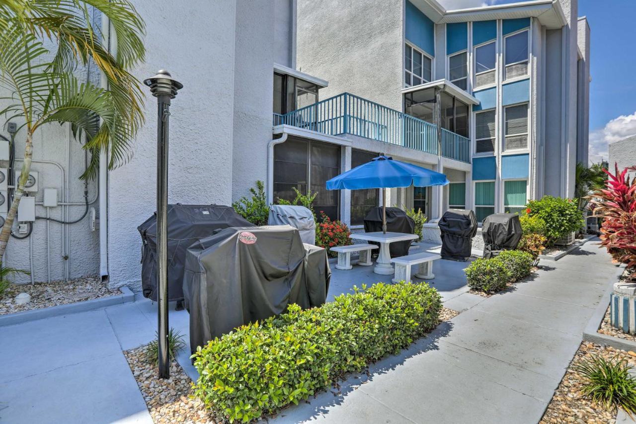 Poolside Madeira Abode With Balcony! Holiday home St. Pete Beach