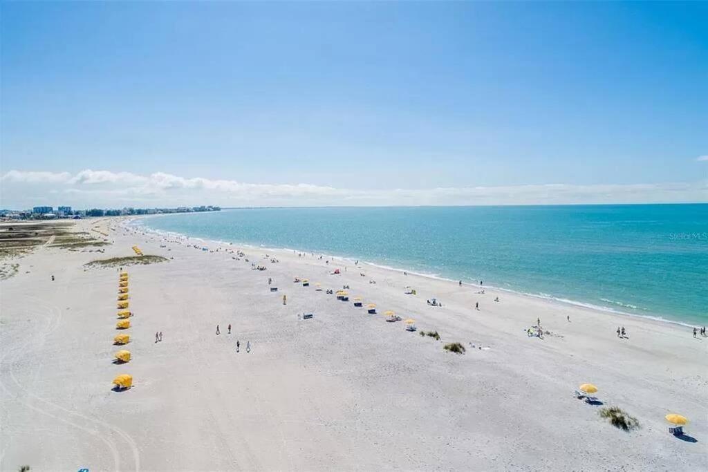 Apartment Treasure Island Retreat
