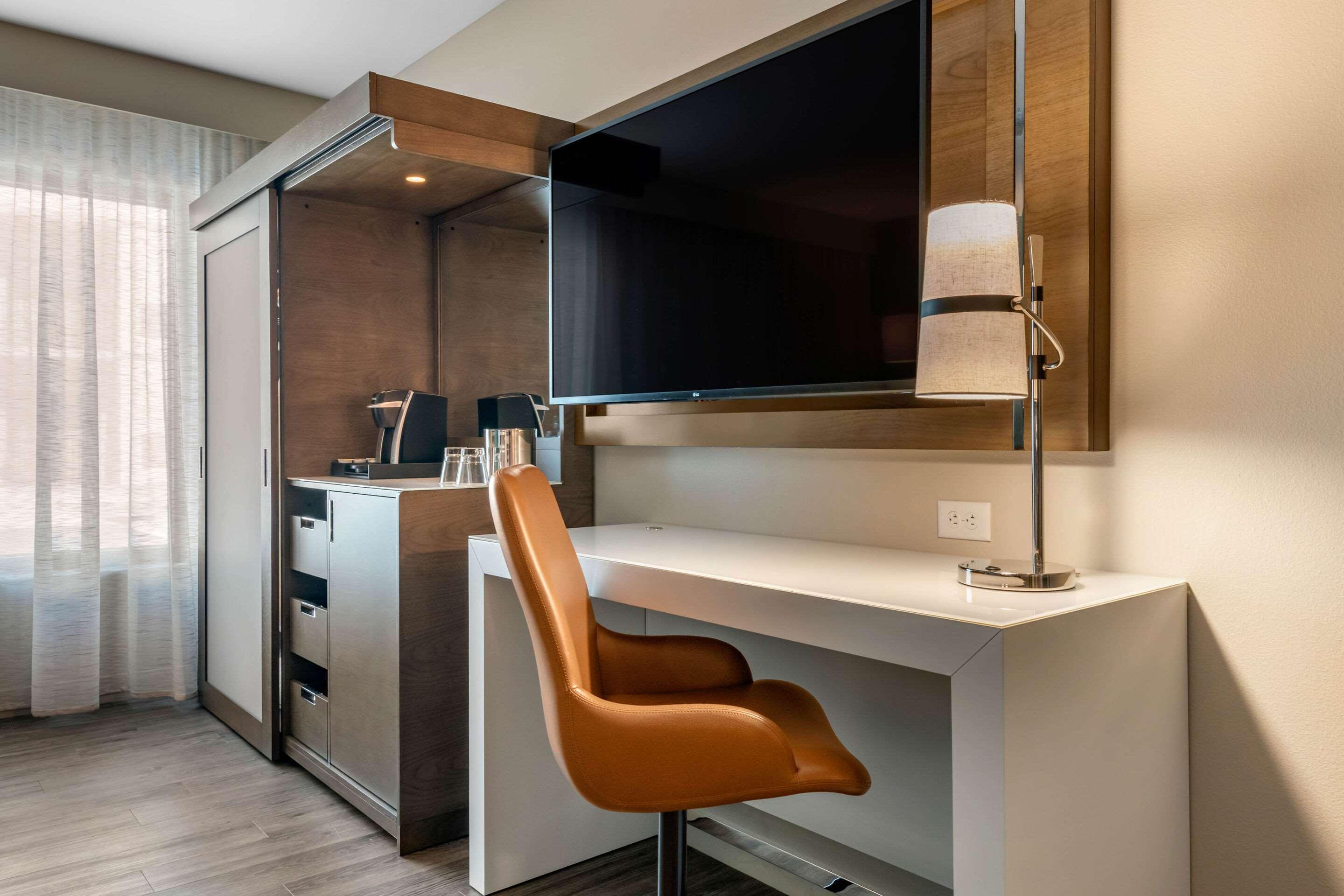 Hotel Cambria St Petersburg-madeira Marina 3*