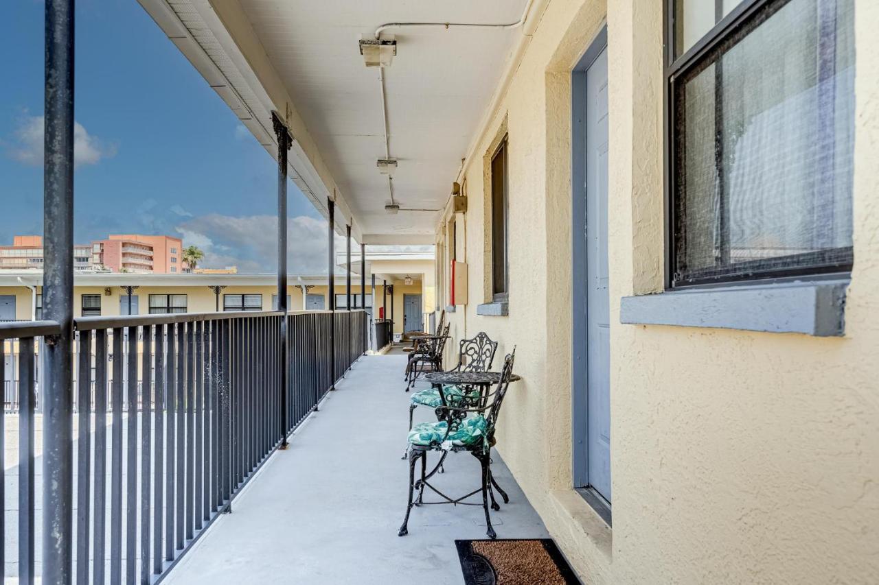 Royal Orleans 212 Apartment St. Pete Beach