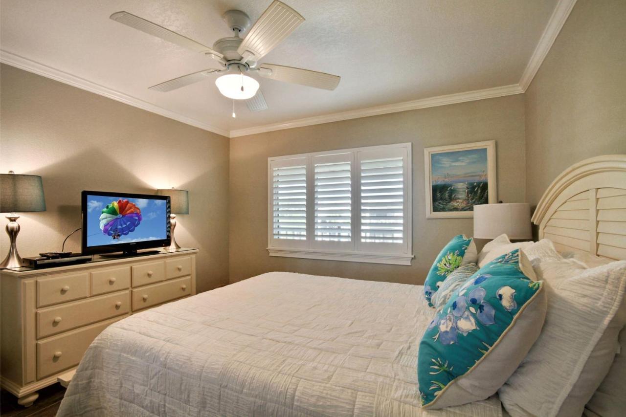 Land's End 10-402 Front - Premier Holiday home