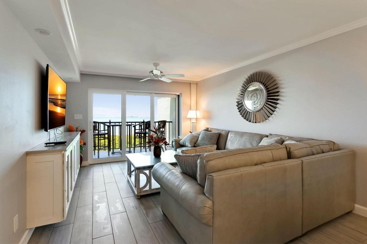 Land's End 10-403 Front - Premier St. Pete Beach