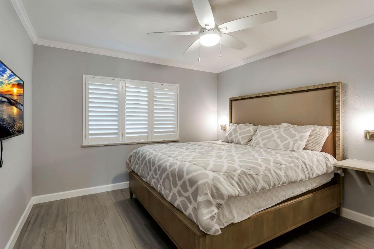 Land's End 10-403 Front - Premier Holiday home