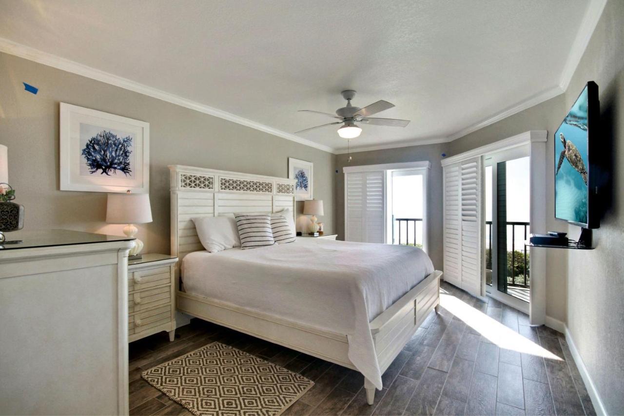 Land's End 10-402 Front - Premier Holiday home St. Pete Beach