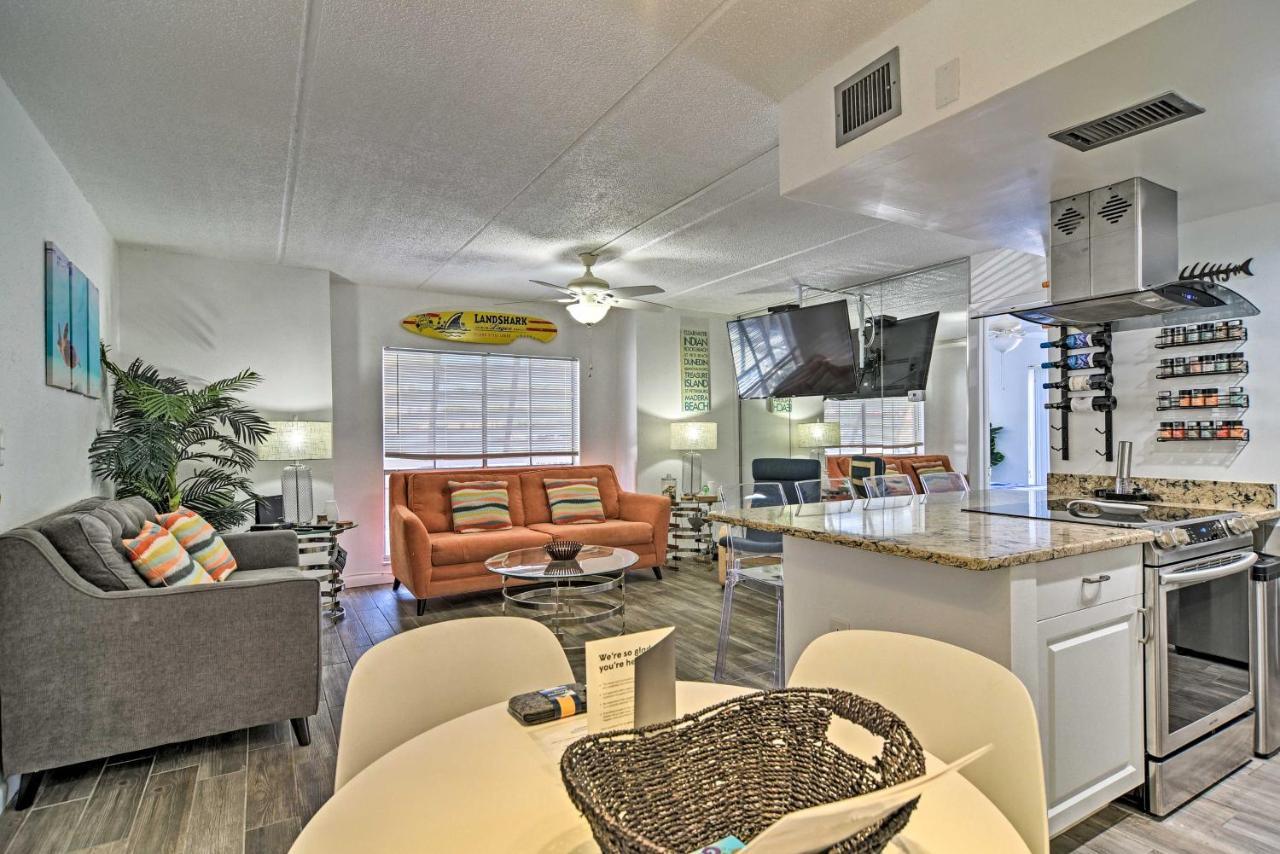 Modern St Pete With Community Pool!