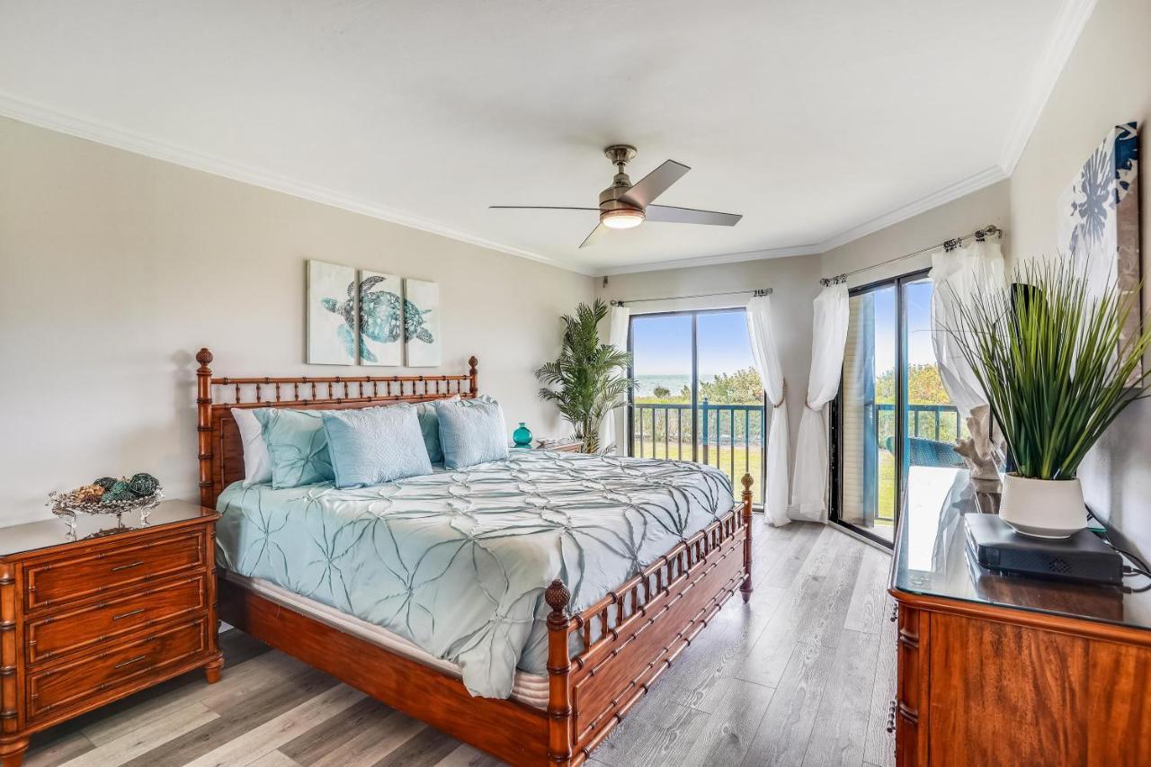 Land's End 10-203 Front - Premier St. Pete Beach