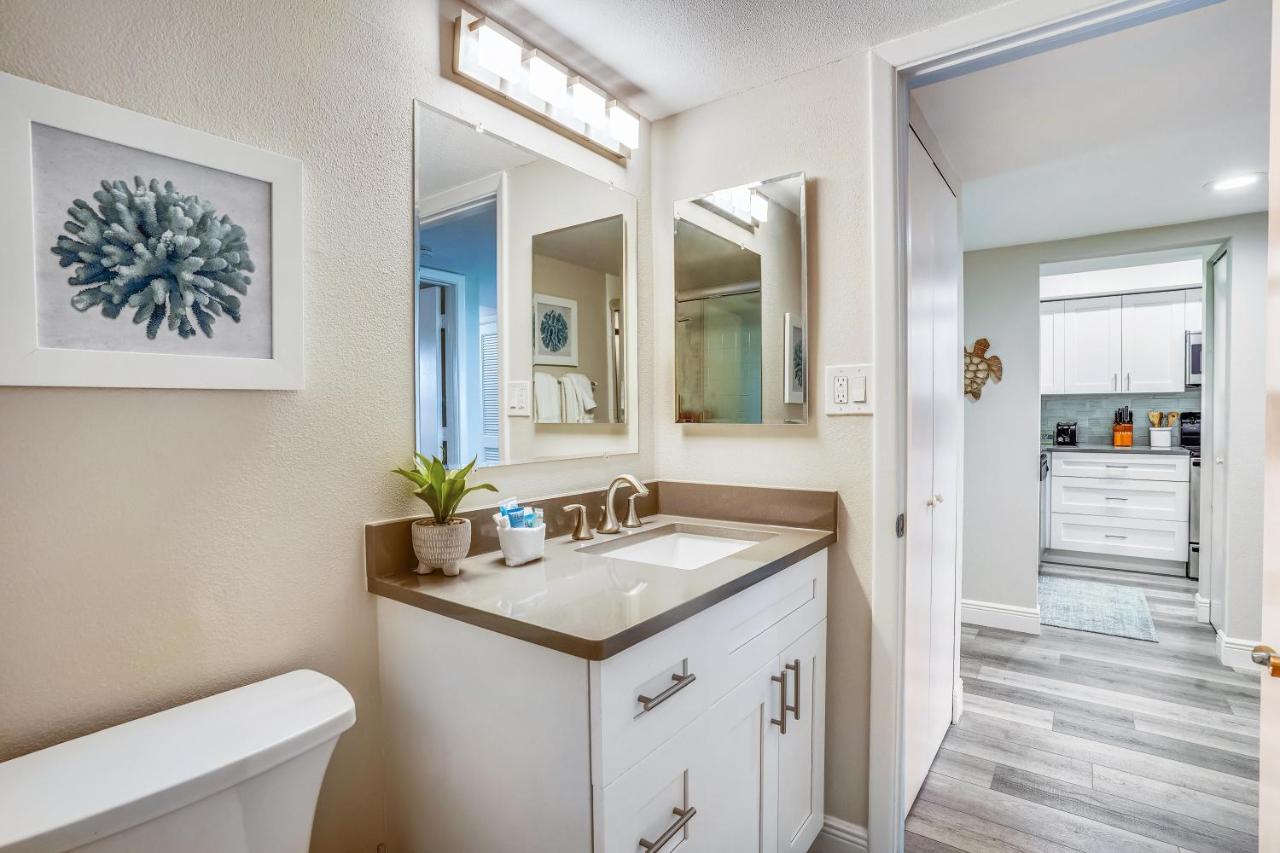 Land's End 10-203 Front - Premier St. Pete Beach