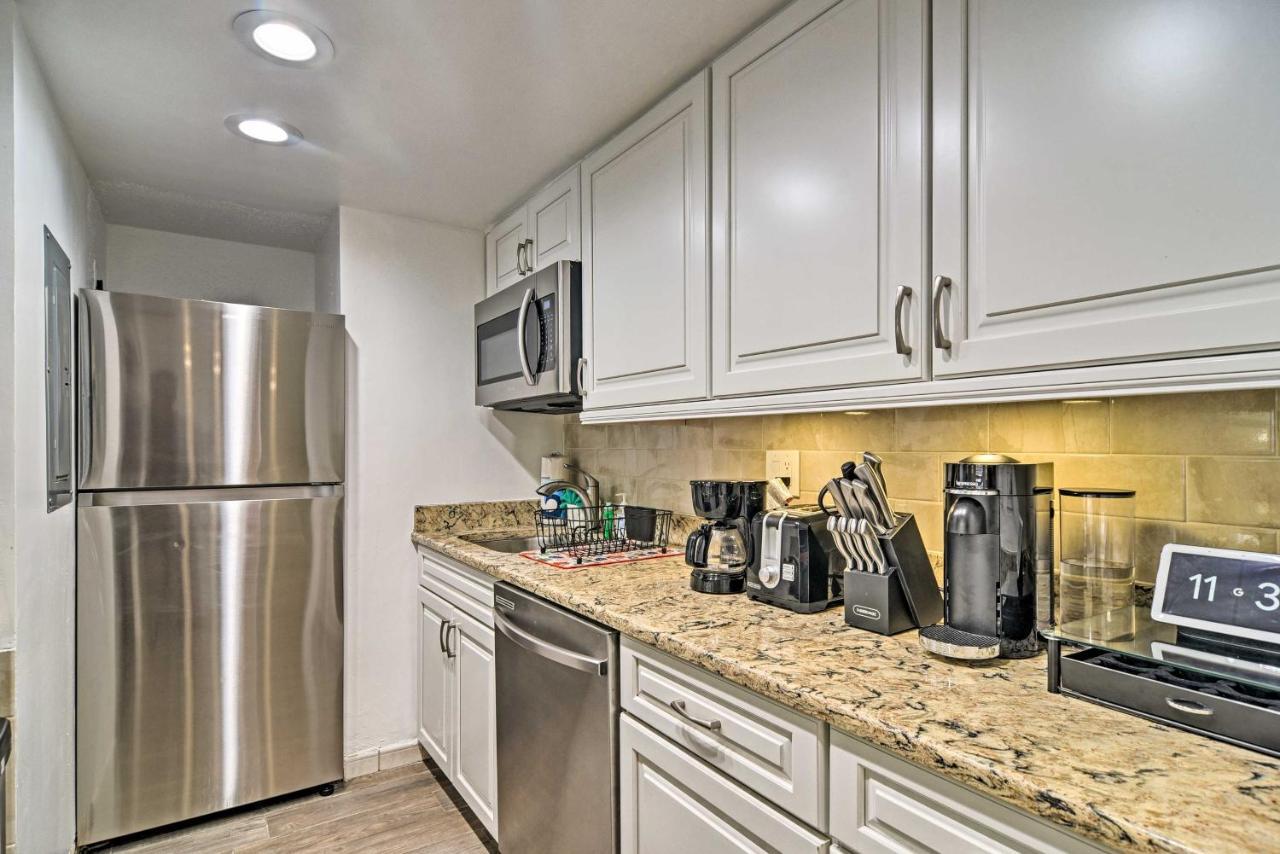 Modern St Pete With Community Pool!