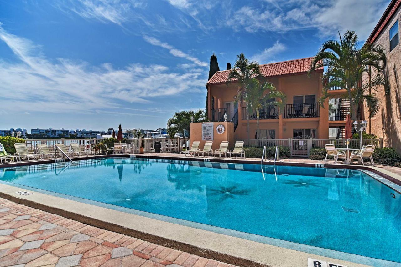Modern St Pete With Community Pool!