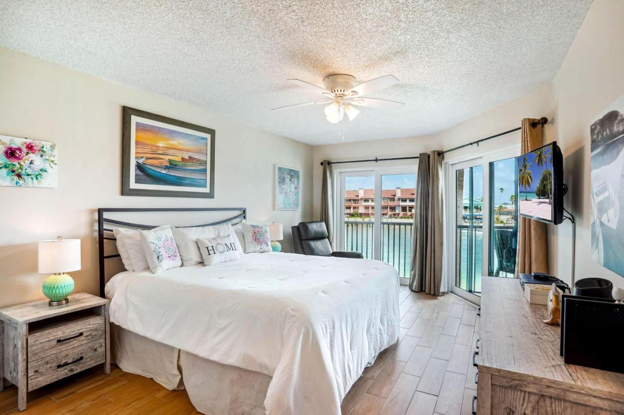 Land's End 3-204 Bay Front Holiday home