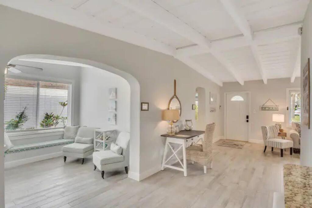 Premium And Charming Fully Equipped House Holiday home St. Pete Beach
