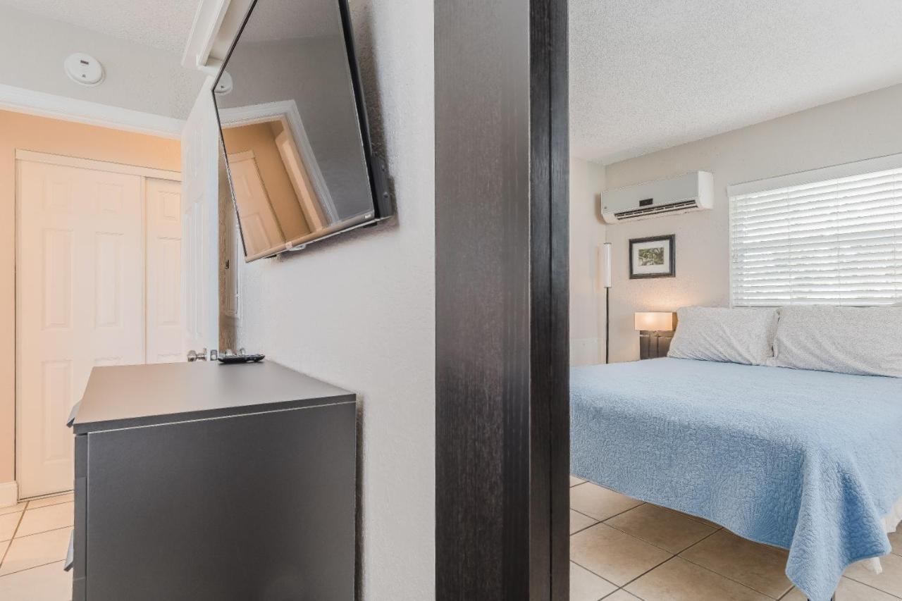 Treasure Island Walking Distance To White Apartment