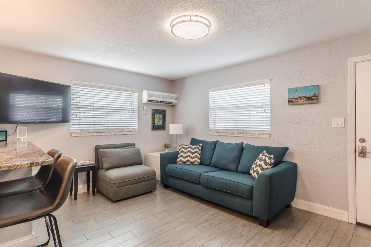 Apartment Treasure Island Walking Distance To White St. Pete Beach