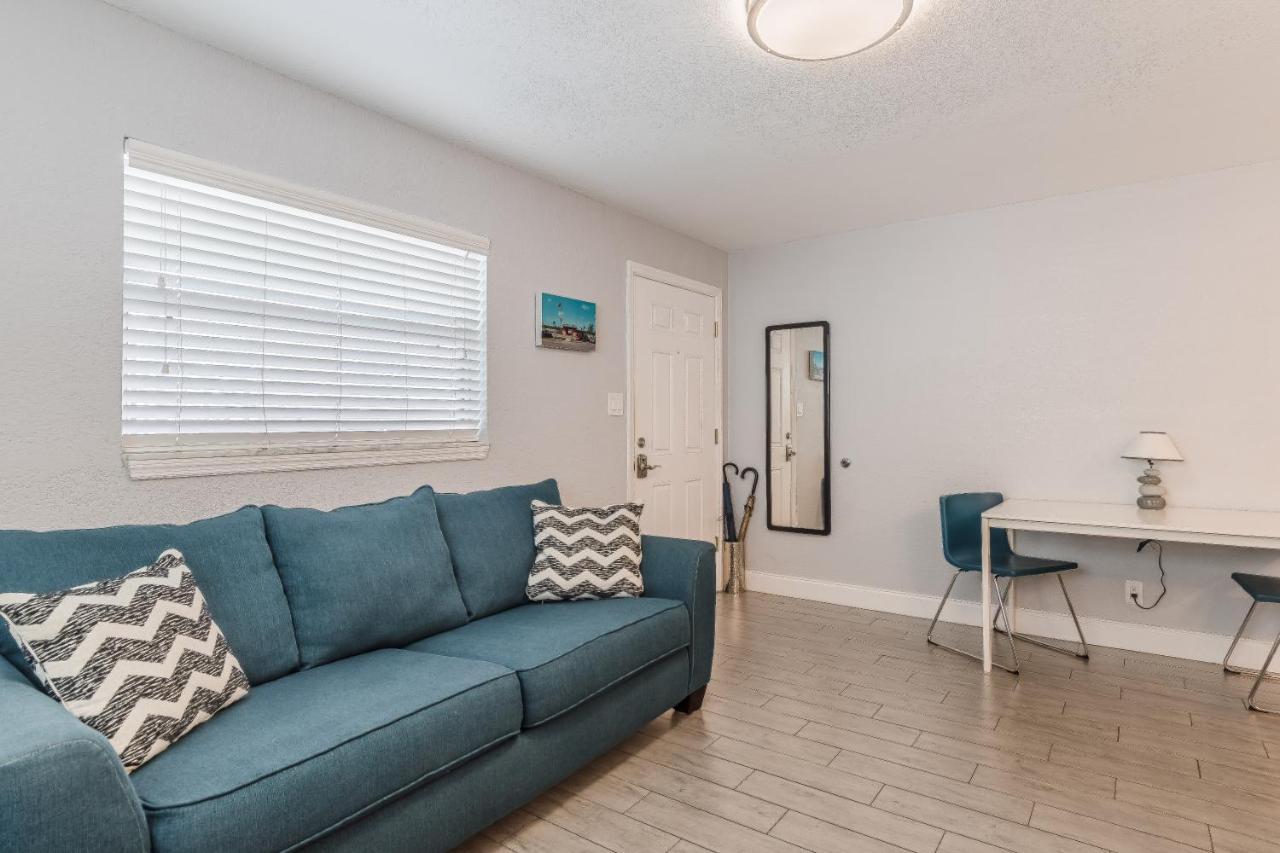 Apartment Treasure Island Walking Distance To White *