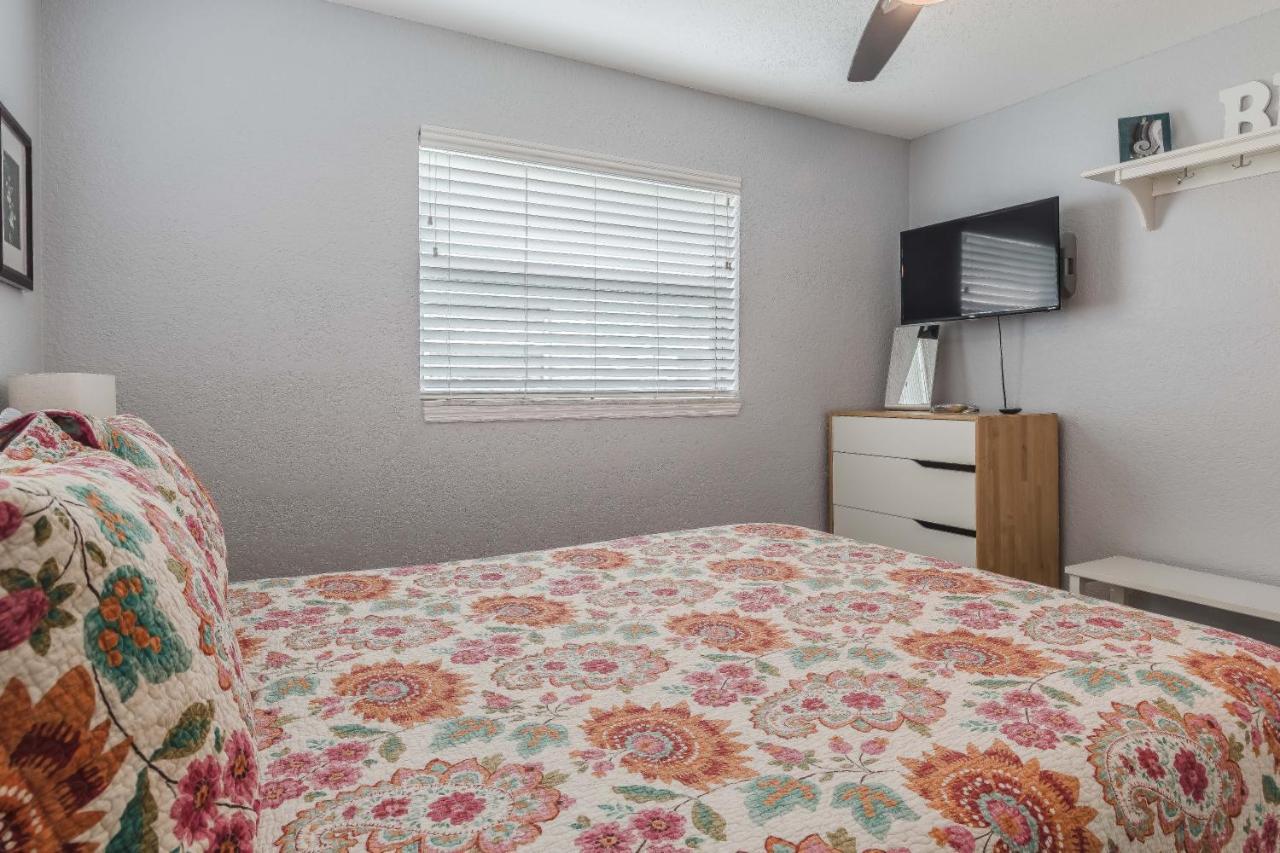 Apartment Treasure Island Walking Distance To White *