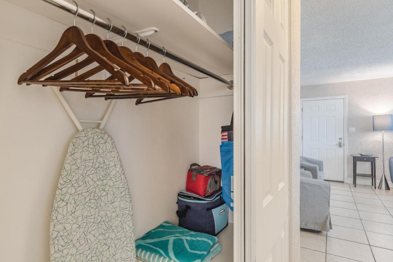 Treasure Island Walking Distance To White Apartment *
