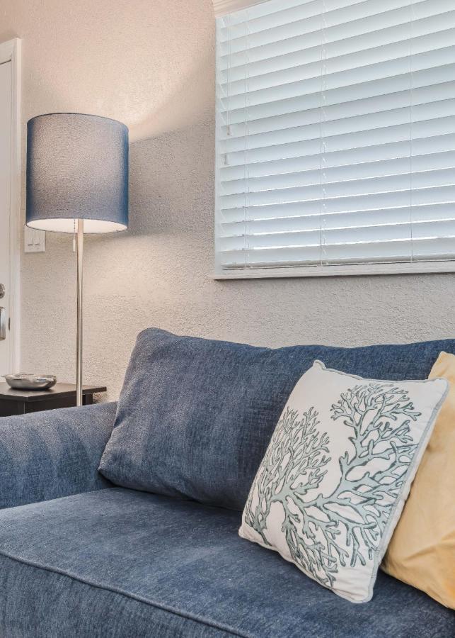 Apartment Treasure Island Walking Distance To White *
