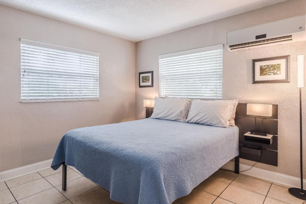 Apartment Treasure Island Walking Distance To White *