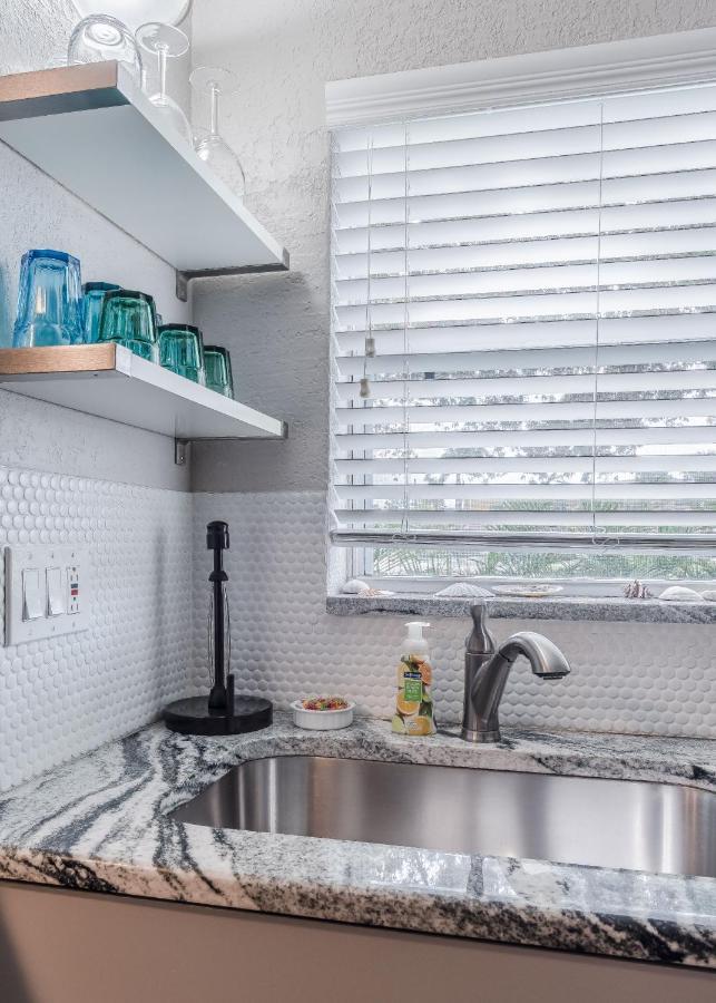 Apartment Treasure Island Walking Distance To White *