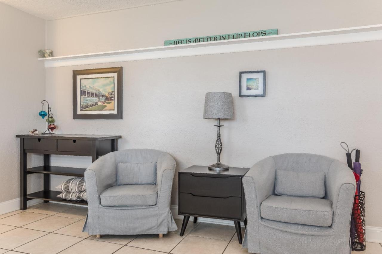 Treasure Island Walking Distance To White Apartment St. Pete Beach