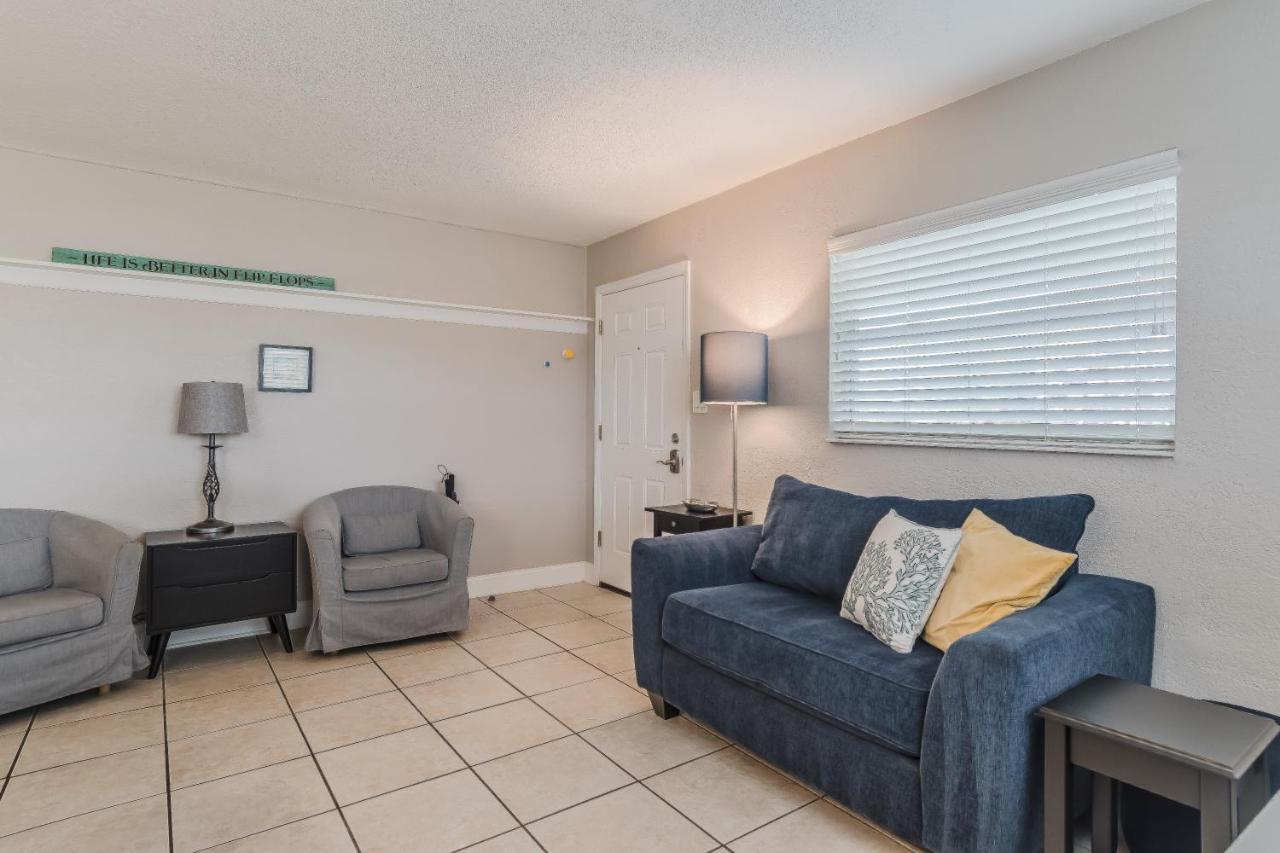 Treasure Island Walking Distance To White Apartment *