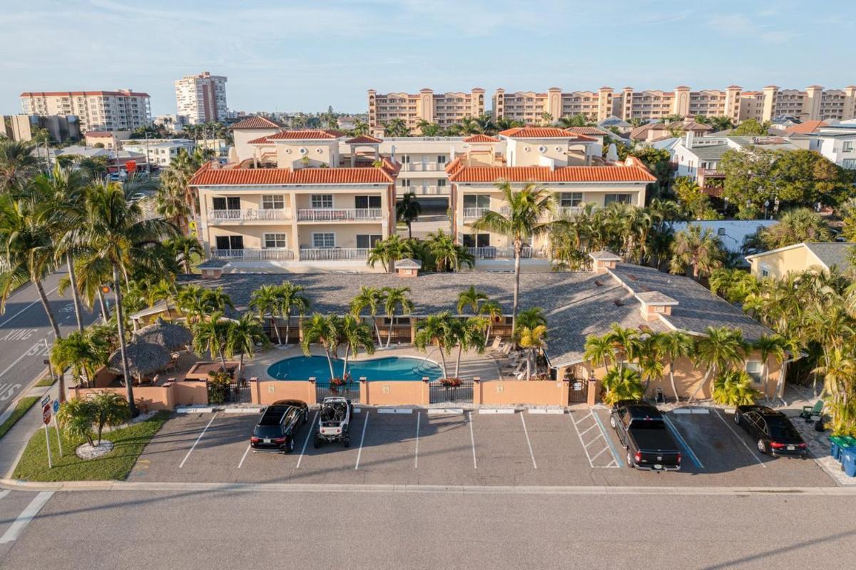 Walkable To Restaurants And Steps To The Beach! - Coconut Villa's 10 Apartment St. Pete Beach