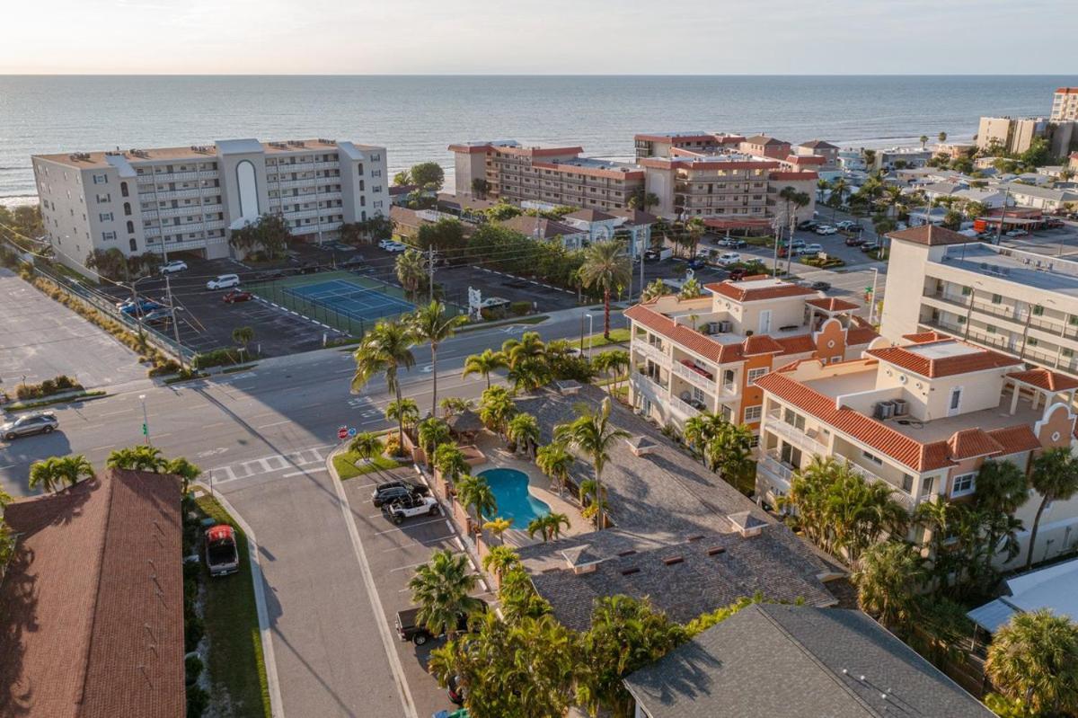 Apartment Walkable To Restaurants And Steps To The Beach! - Coconut Villa's 10 *