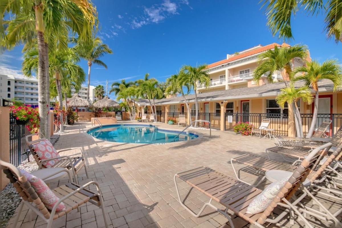 Walkable To Restaurants And Steps To The Beach! - Coconut Villa's 10 St. Pete Beach