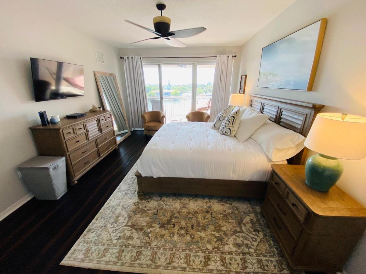 St Pete Penthouse & Intercoastal Views Holiday home *
