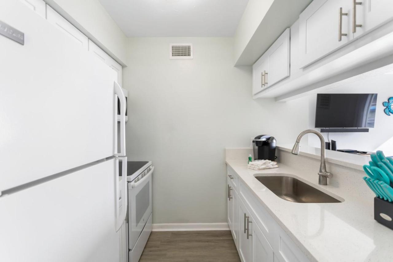 261 G Madeira Yacht Club * St. Pete Beach
