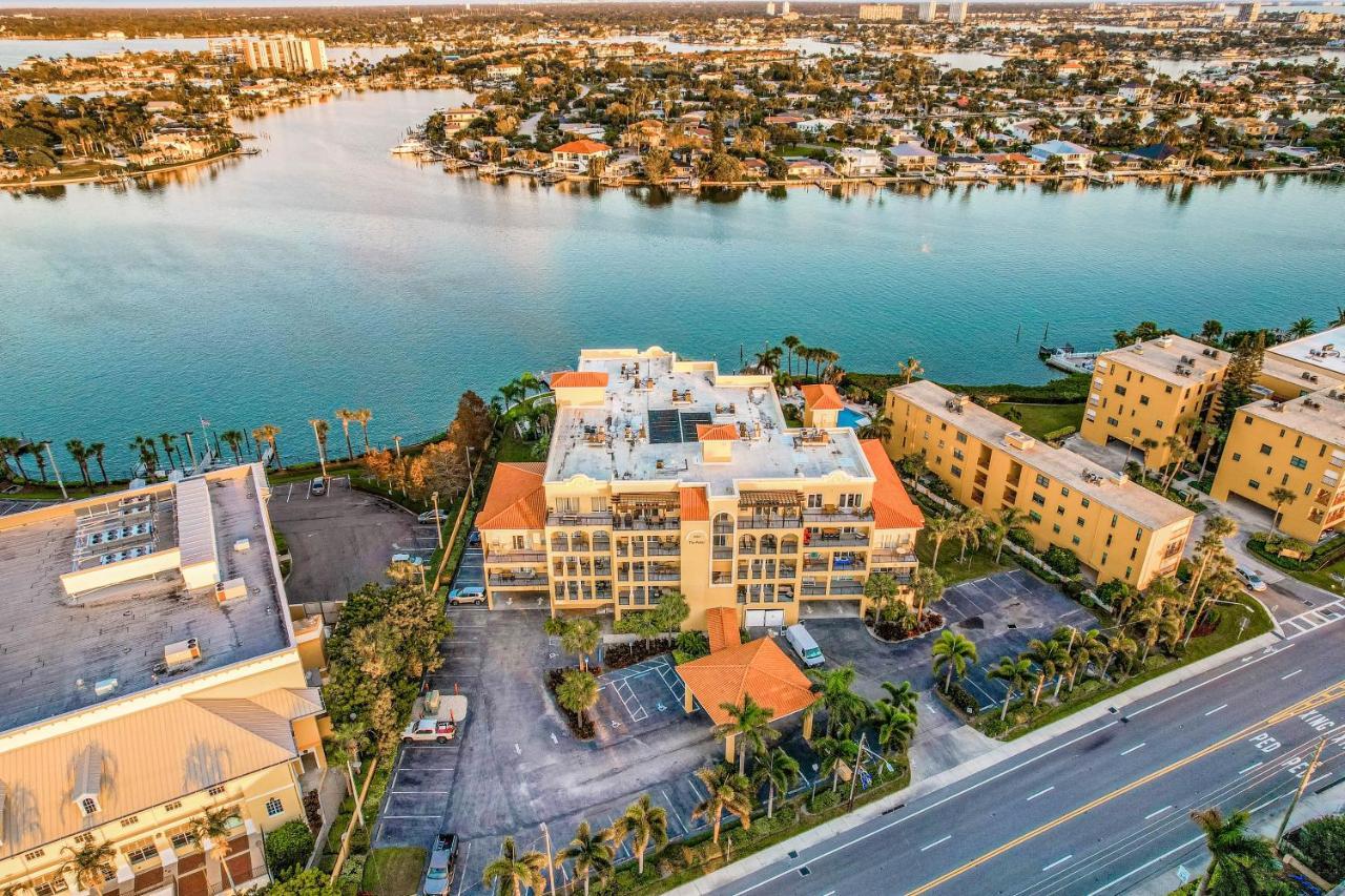Palms Of Treasure Island 405