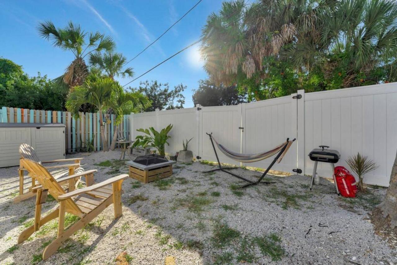 Tropical Island Retreat Walk To The Apartment St. Pete Beach