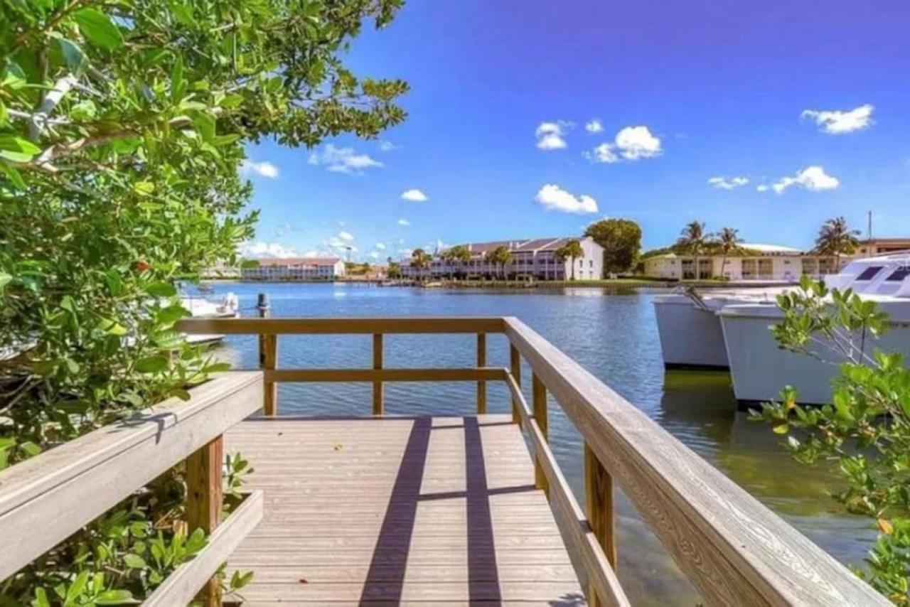 Tropical Island Retreat Walk To The Apartment St. Pete Beach