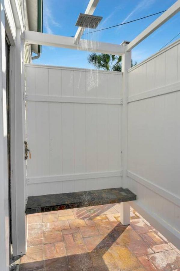Tropical Island Retreat Walk To The St. Pete Beach