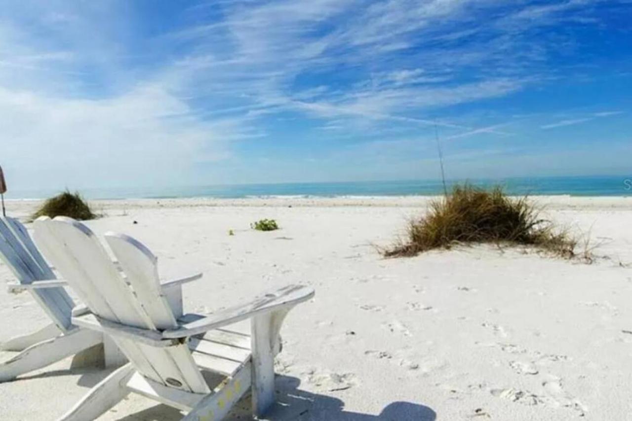 Tropical Island Retreat Walk To The St. Pete Beach