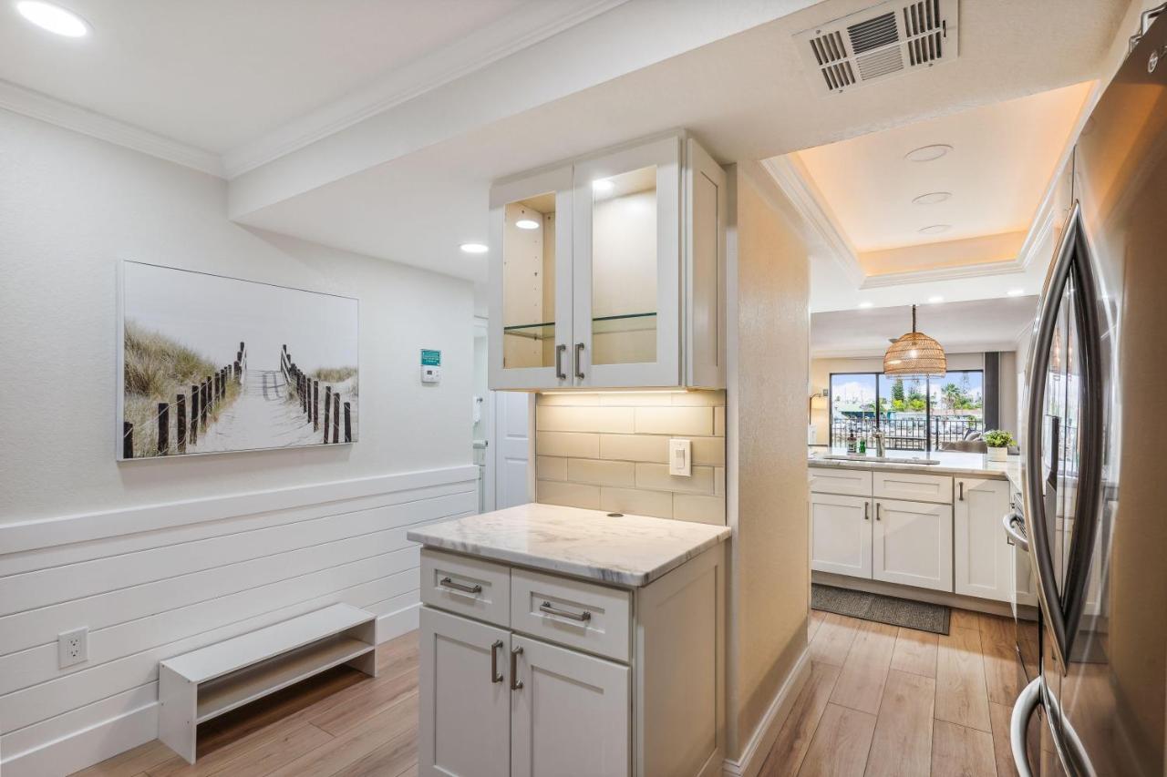 Land's End 4-204 Bay Front - Premier St. Pete Beach
