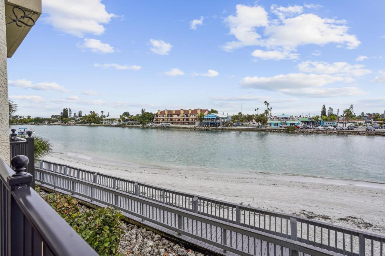 Land's End 4-204 Bay Front - Premier Holiday home *