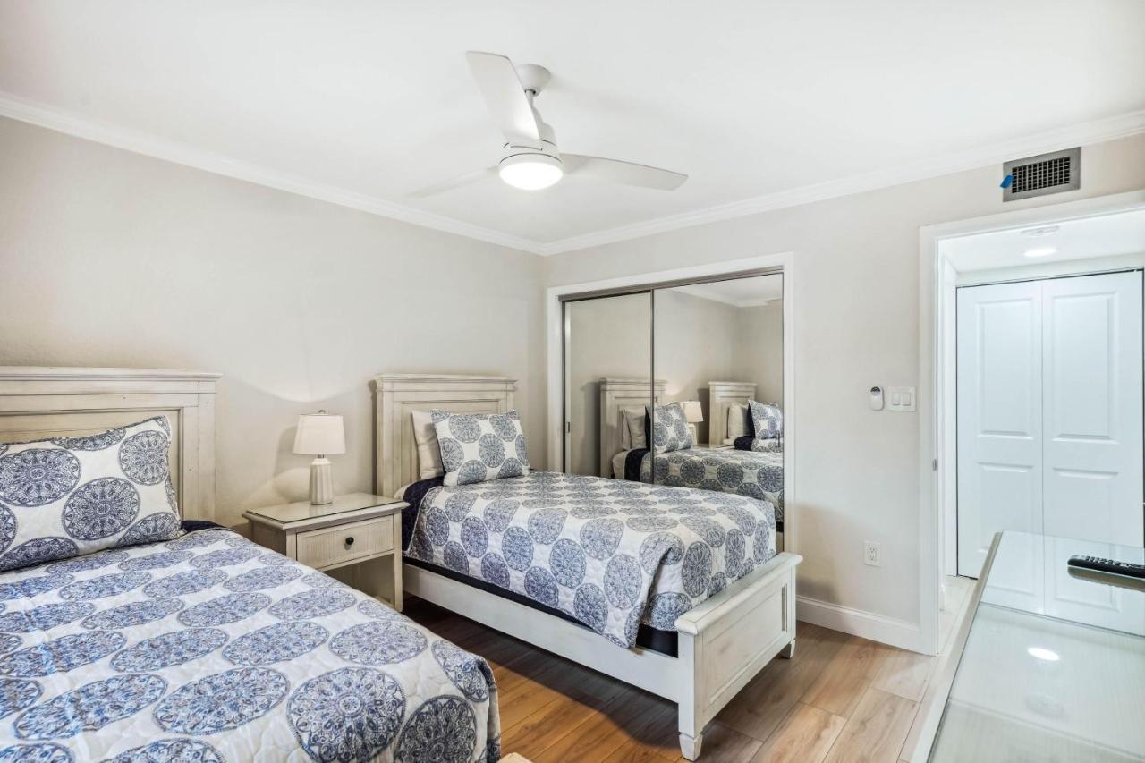 Land's End 4-204 Bay Front - Premier St. Pete Beach